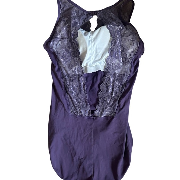 Danz N Motion Elegant Purple Lace Leotard - Picture 3 of 8